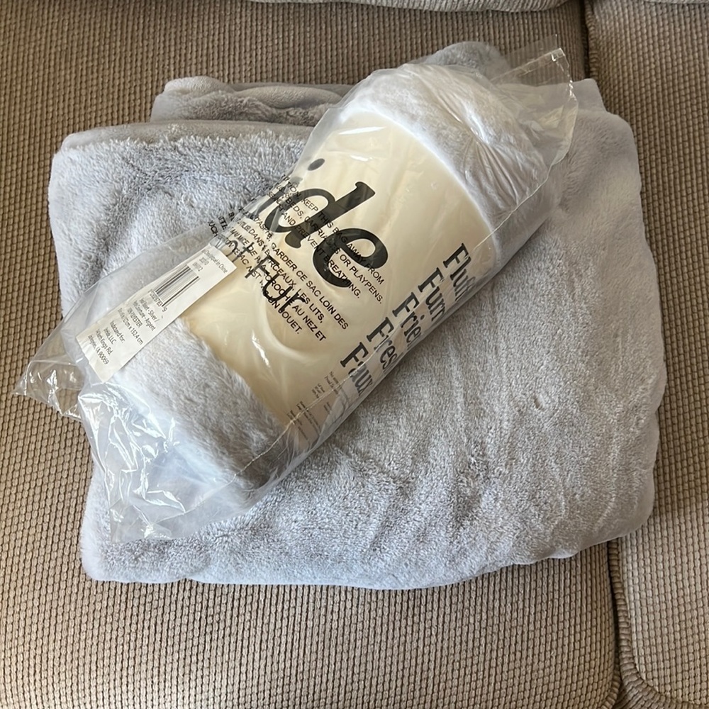 Silver Unhide blanket